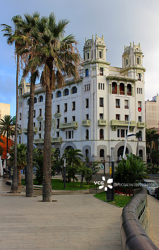 西班牙休达的帕尔梅拉斯长廊和特鲁希略大厦图片素材