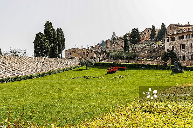 意大利阿西西圣方济各圣殿二层的PAX（和平）花园图片素材
