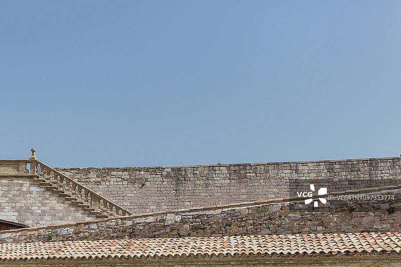 通往意大利阿西西圣方济各圣殿上层的阶梯图片素材