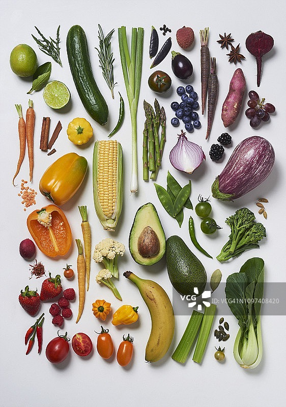 按颜色排列的水果、蔬菜、香草和香料图片素材