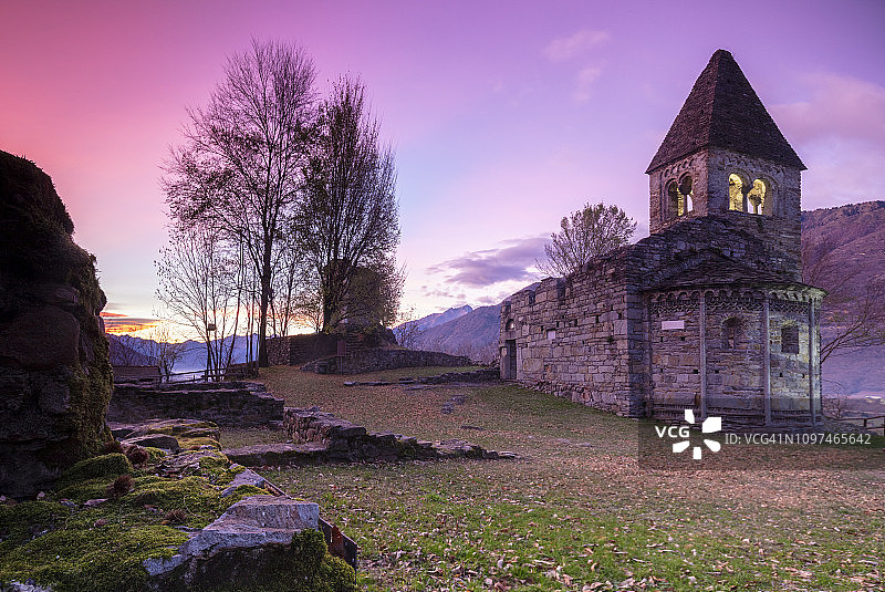 瓦拉泰的圣彼得罗修道院，意大利伦巴第图片素材