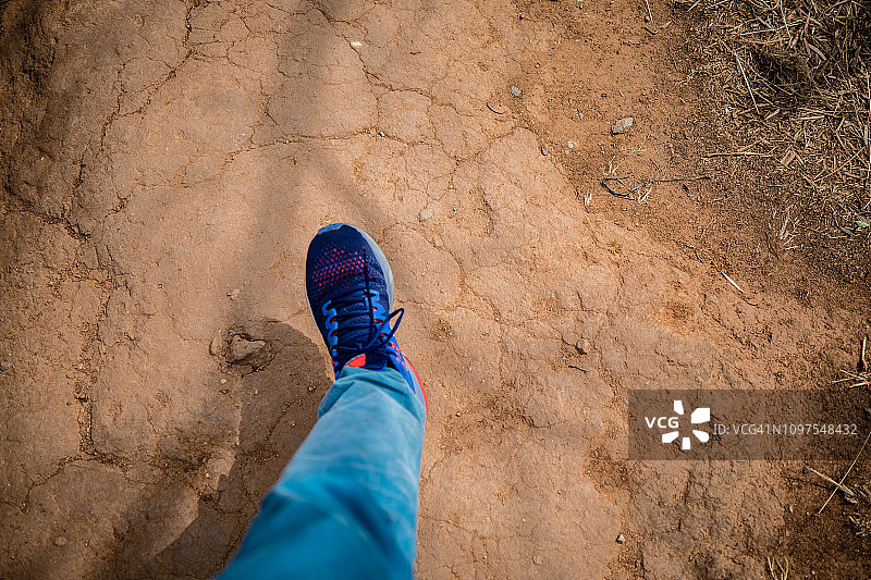 不丹普纳卡的坚固耐用橡胶鞋图片素材