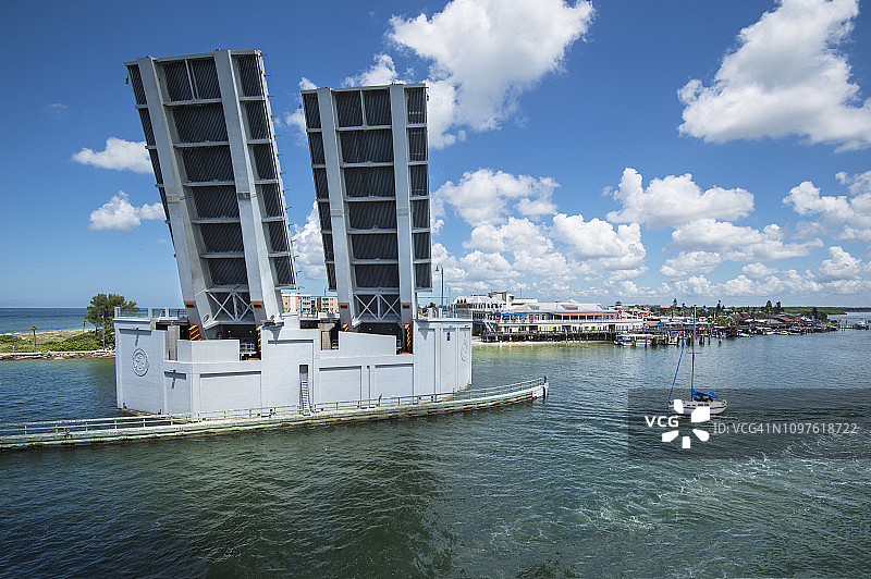 佛罗里达州马德拉海滩约翰通道摇臂桥约翰通道村图片素材