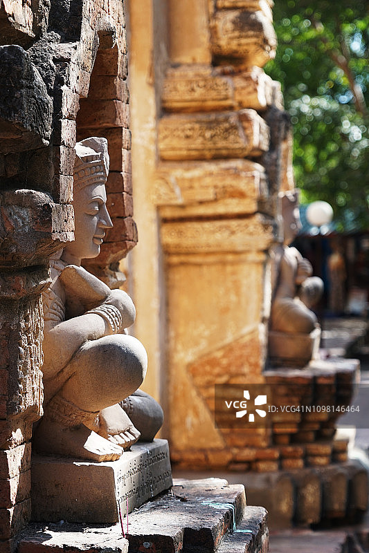 悉隆敏罗佛塔的佛像图片素材