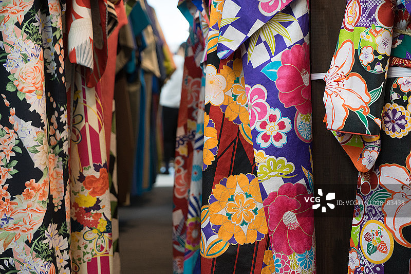 京都色彩鲜艳的日本传统和服图片素材