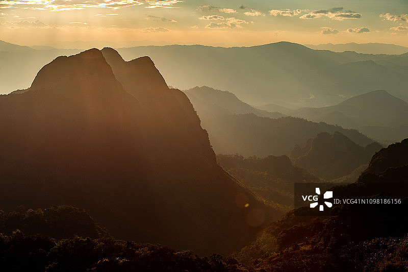 泰国北部清迈清道山脉壮丽风光图片素材