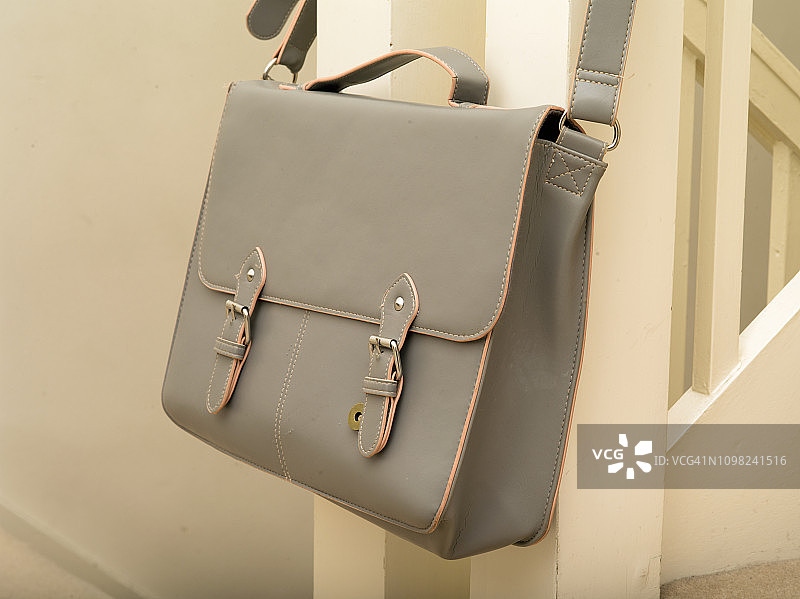 欧洲，英国，伦敦，2018：昂贵的书包图片素材