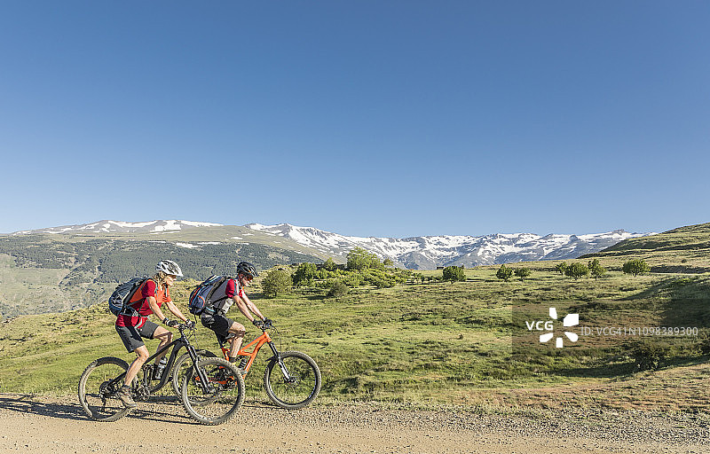 西班牙安达卢西亚内华达山脉山地自行车图片素材