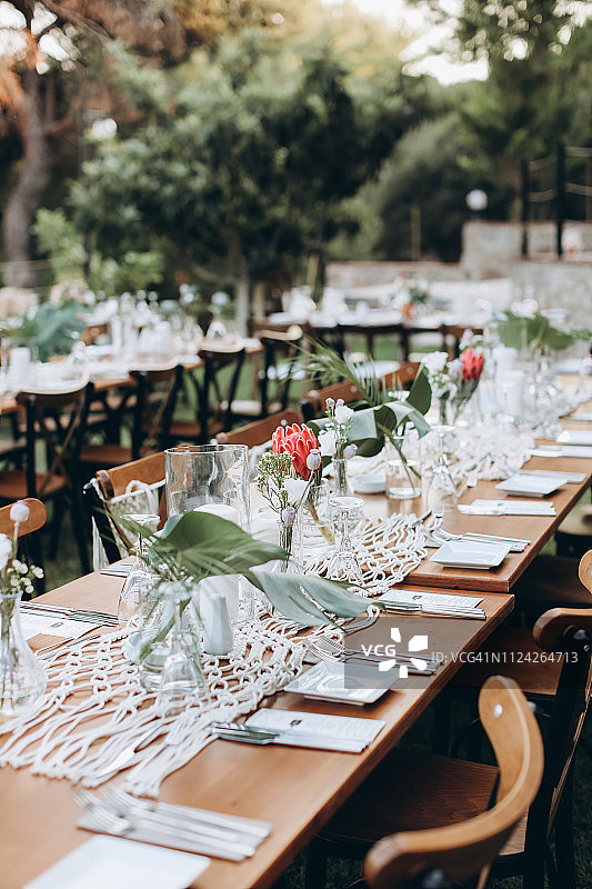 宴会或婚宴的餐桌布置图片素材