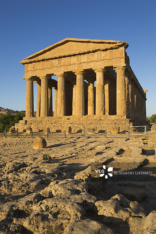 意大利西西里神殿之谷协和神庙日落图片素材