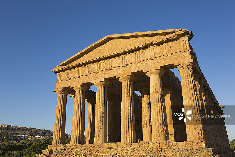 意大利西西里神殿之谷协和神庙日落图片素材