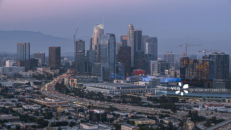 现代拥挤的城市景观图片素材