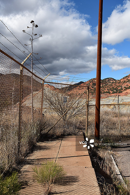 美国亚利桑那州洛厄尔的废弃矿场图片素材