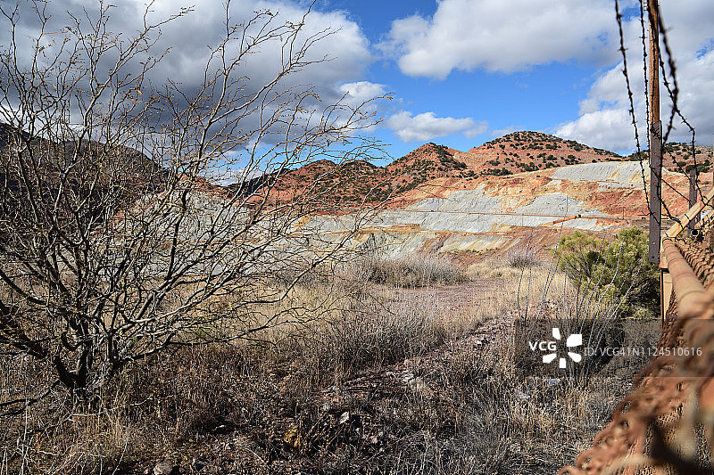 美国亚利桑那州洛厄尔的废弃矿场图片素材