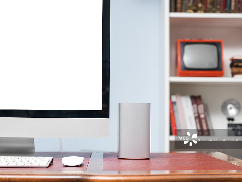 带电脑的办公桌图片素材