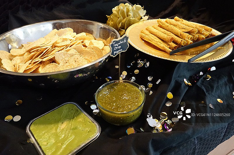 墨西哥玉米卷和薯条图片素材