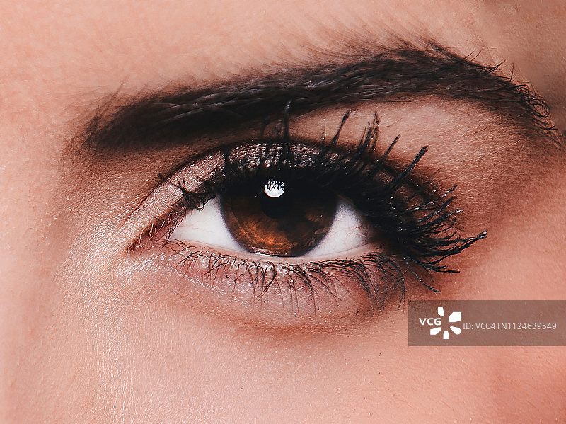 有着淡褐色眼睛的模特图片素材