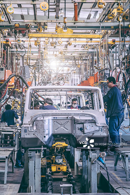 汽车工厂焊接装配线图片素材