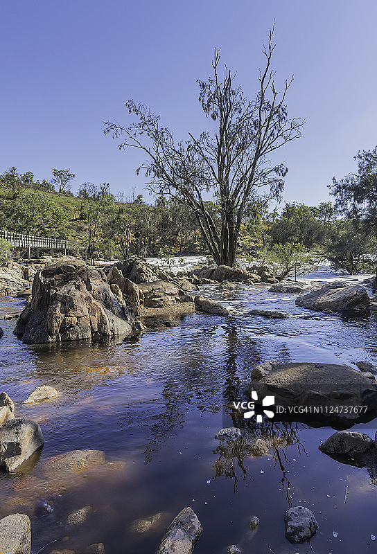 澳大利亚西澳大利亚州布里加杜恩，斯旺河和雅芳河交汇处的贝尔斯急流图片素材
