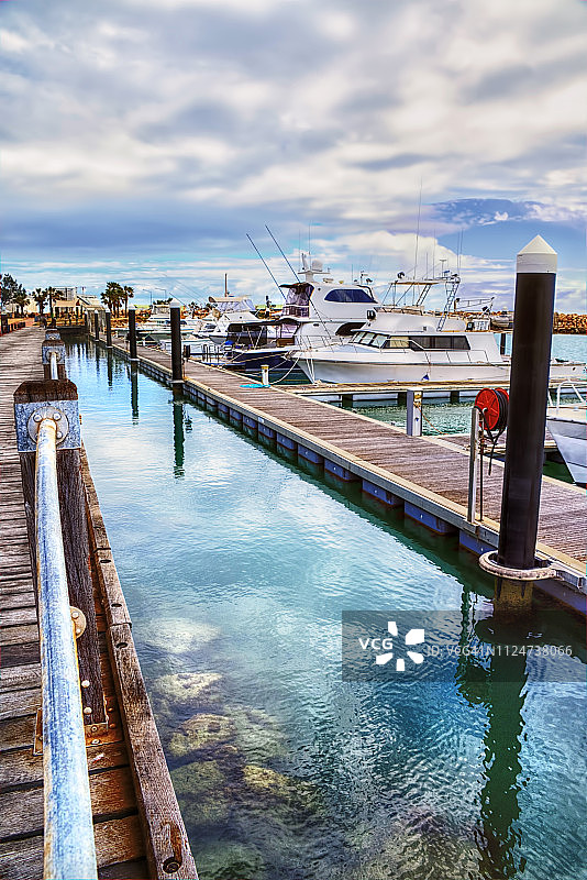 澳大利亚杰拉尔顿港口停泊的船只图片素材