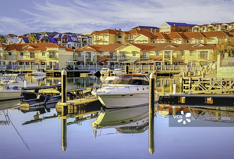 澳大利亚西澳大利亚州珀斯Mindarie码头停泊的船只图片素材