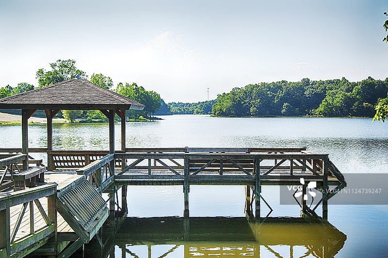 路易斯安那州什里夫波特的木制码头和宝塔图片素材