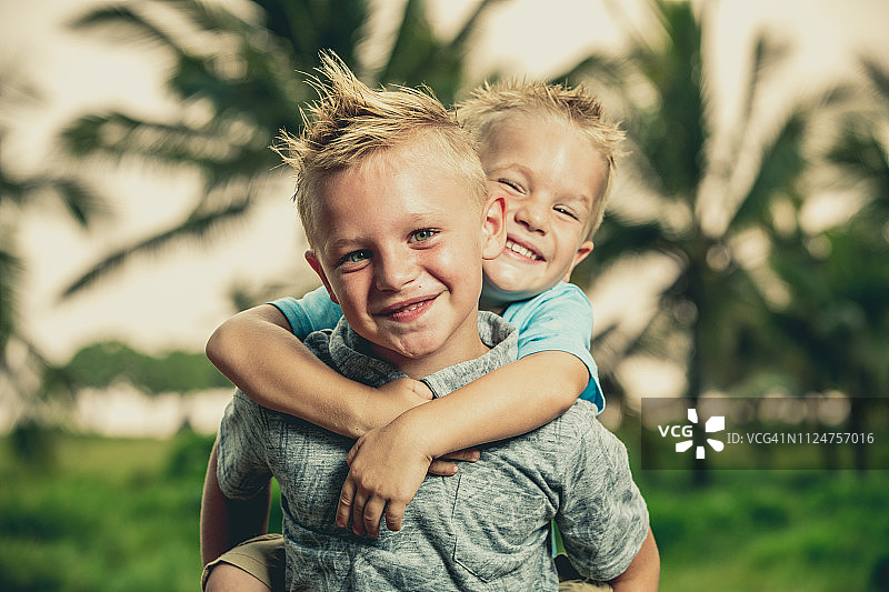 老大哥图片素材