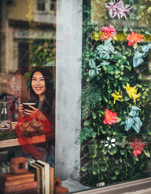 小酒馆里的情人节约会图片素材