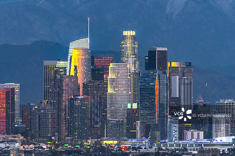 日落后的洛杉矶天际线图片素材