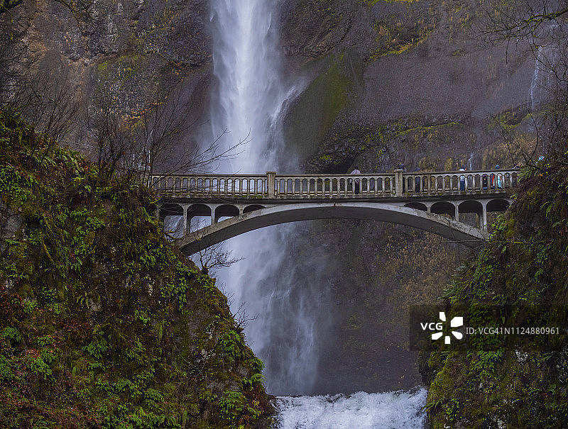 摩特诺玛瀑布全景，俄勒冈州图片素材