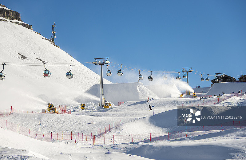 意大利多洛米蒂 Madonna di Campiglio 滑雪胜地的 Passo Groste 滑雪场图片素材