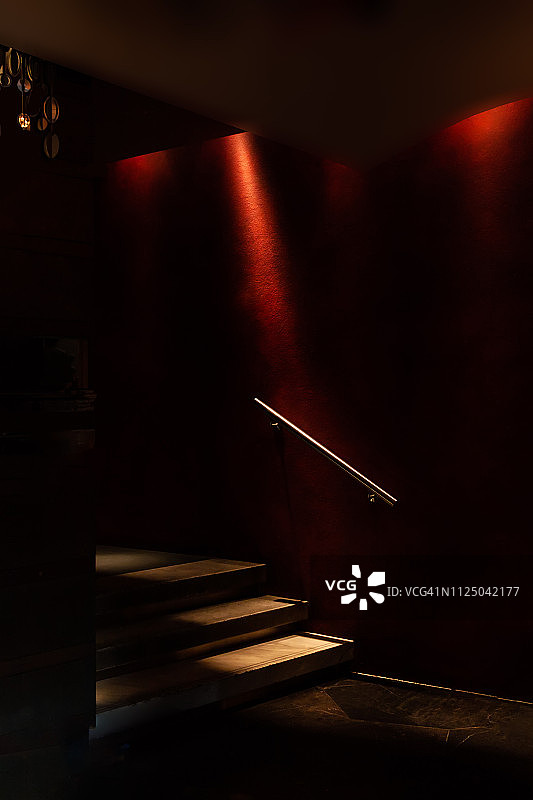 楼梯上的光线图片素材