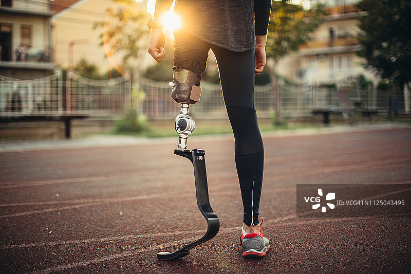 装有假肢的短跑运动员图片素材