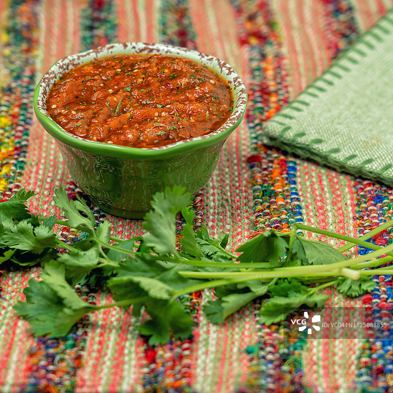 红色莎莎酱碗图片素材