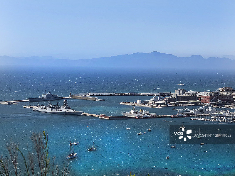 海滨海洋上的船只和水手 - 军事演习图片素材