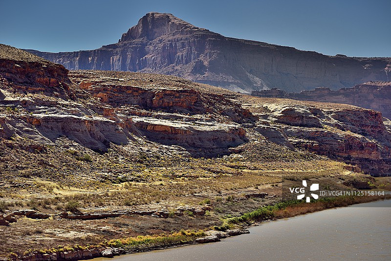格伦峡谷国家游乐区周围高耸的悬崖峭壁图片素材