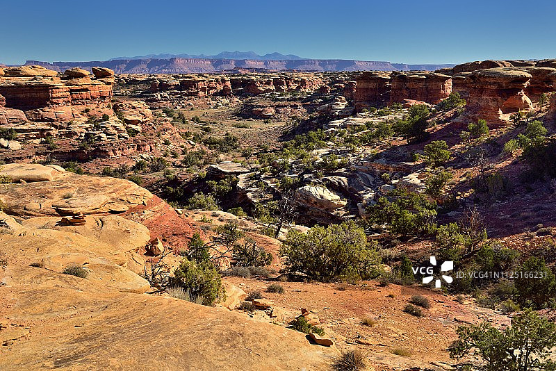 回望走过的徒步路线图片素材