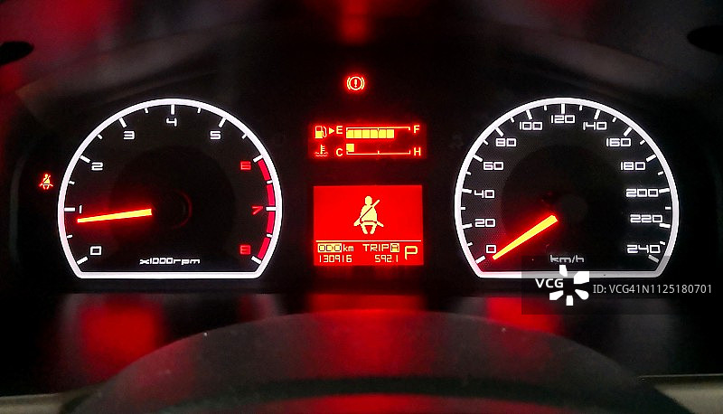 汽车速度和转速表图片素材