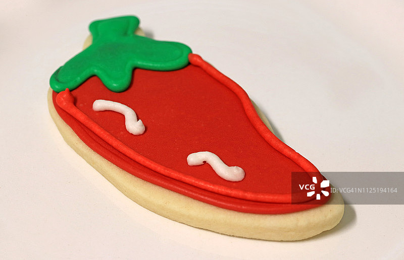 一个红辣椒形状的糖曲奇图片素材