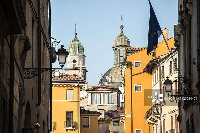从意大利维琴察领主广场看圣斯特凡诺教堂图片素材