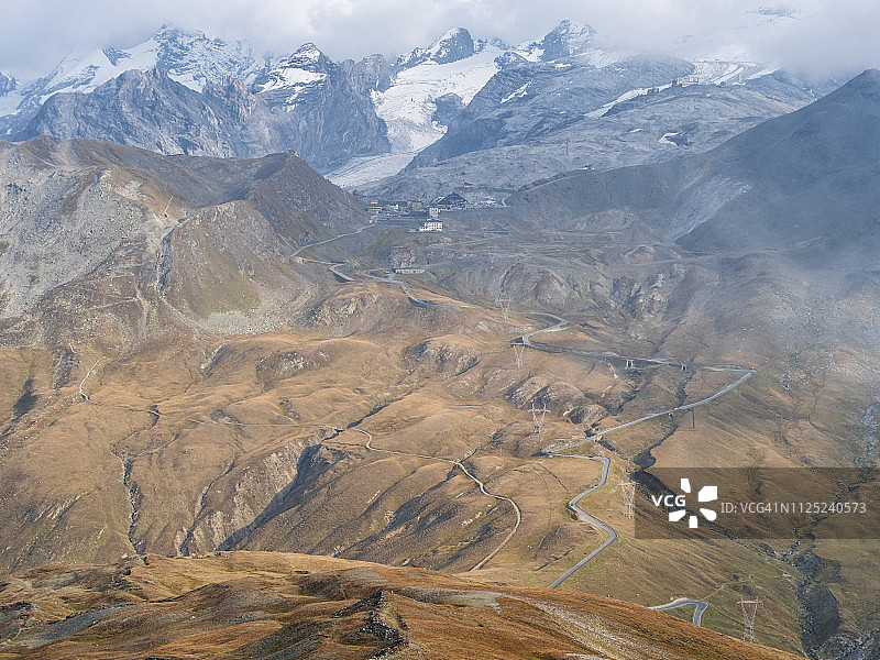 意大利瑞士边境地区的翁布莱尔峰山景图片素材