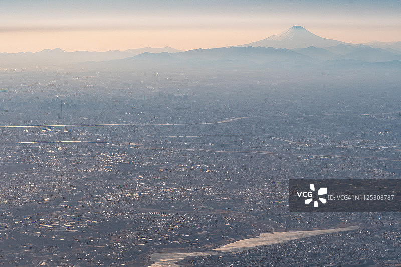 日本富士山与东京日落航拍图片素材