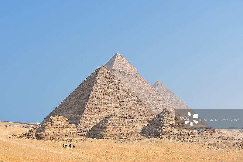 吉萨金字塔群，埃及开罗图片素材