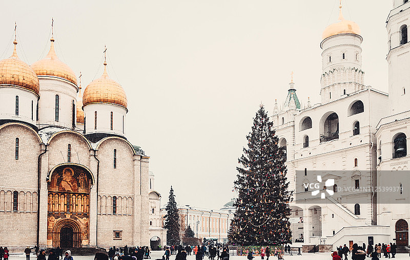 圣诞节和新年期间的莫斯科克里姆林宫大教堂广场图片素材