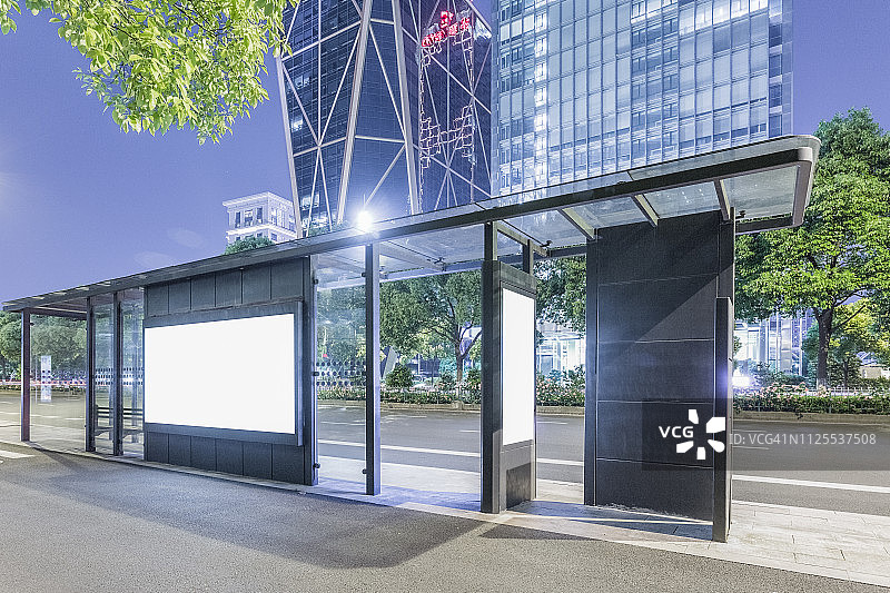 公交车站的空白banner图片素材