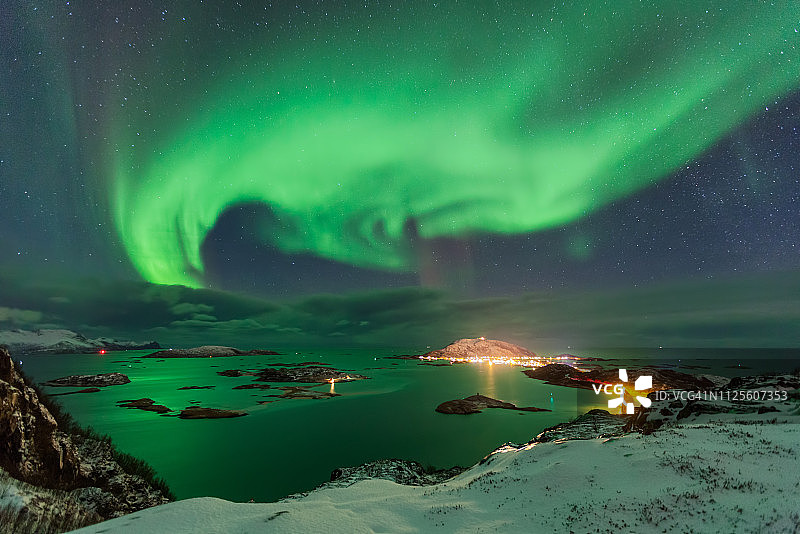奎瓦岛上空的北极光图片素材