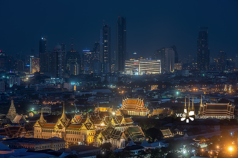 泰国曼谷大皇宫和郑王庙日落景观图片素材