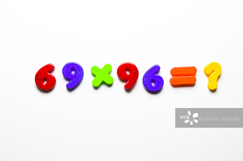 一道乘法题和一道未解的加法题图片素材