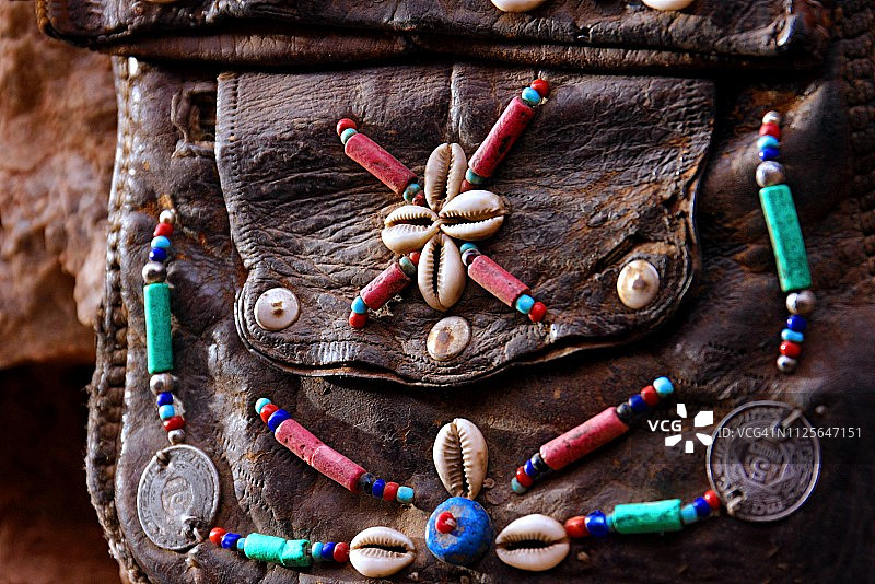 摩洛哥的手工彩色包图片素材