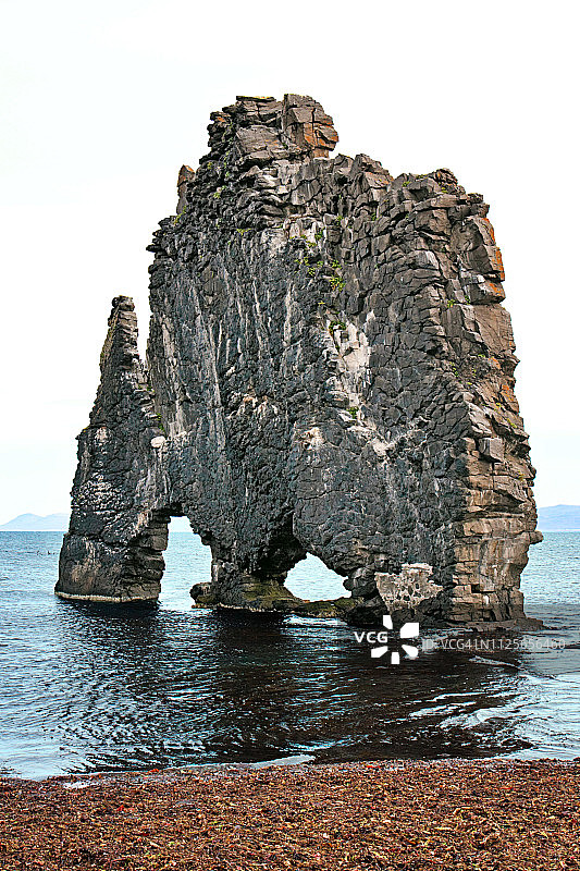 冰岛瓦斯内斯半岛东海岸的巨魔岩图片素材